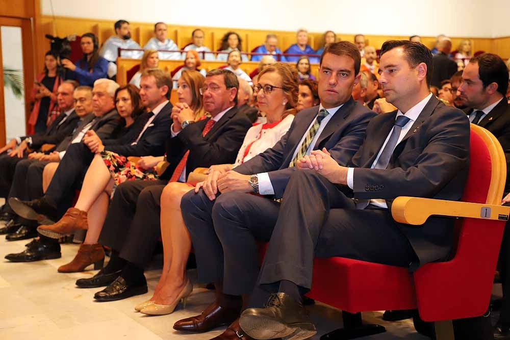 La Universidad de Burgos ha abierto esta mañana el curso 2019-2020 con un acto en el que el rector de la institución académica, Manuel Pérez Mateos, ha apostado por reforzar la enseñanza del castellano y por crear estudios en Aranda de Duero y Miranda de Ebro