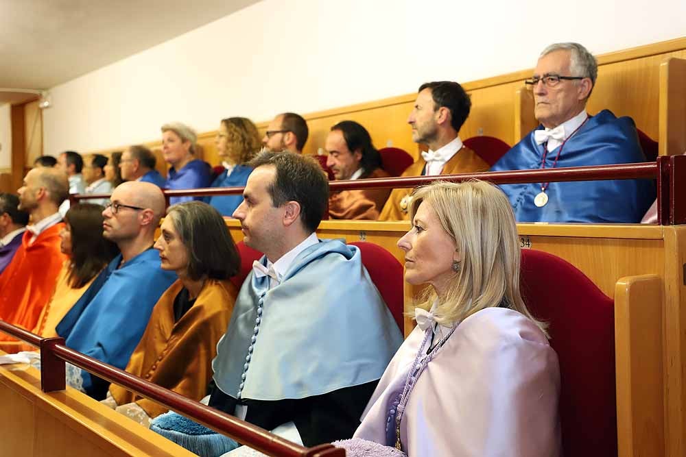 La Universidad de Burgos ha abierto esta mañana el curso 2019-2020 con un acto en el que el rector de la institución académica, Manuel Pérez Mateos, ha apostado por reforzar la enseñanza del castellano y por crear estudios en Aranda de Duero y Miranda de Ebro