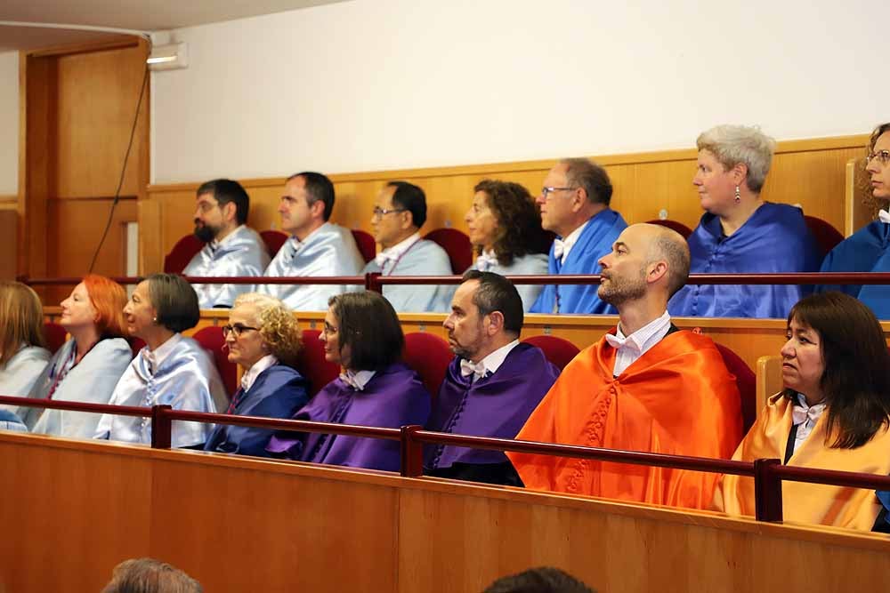 La Universidad de Burgos ha abierto esta mañana el curso 2019-2020 con un acto en el que el rector de la institución académica, Manuel Pérez Mateos, ha apostado por reforzar la enseñanza del castellano y por crear estudios en Aranda de Duero y Miranda de Ebro