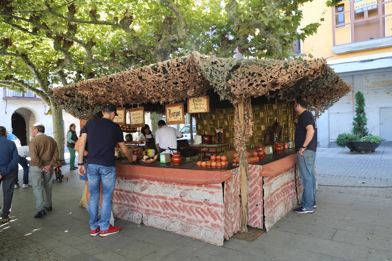 Fotos: Imágenes del Mercado de Productores de Burgos Alimenta del Día de la Provincia, celebrado en Briviesca