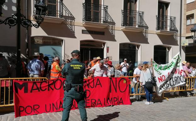 Imagen de las protestas contra las macrogranjas en La Bureba