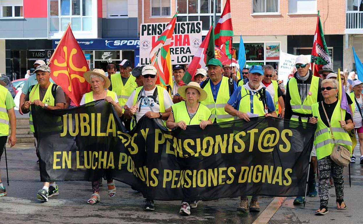 Los pensionistas, que arrancaron su caminata en Bilbao el 23 de septiembre, han llegado a Burgos esta mañana.