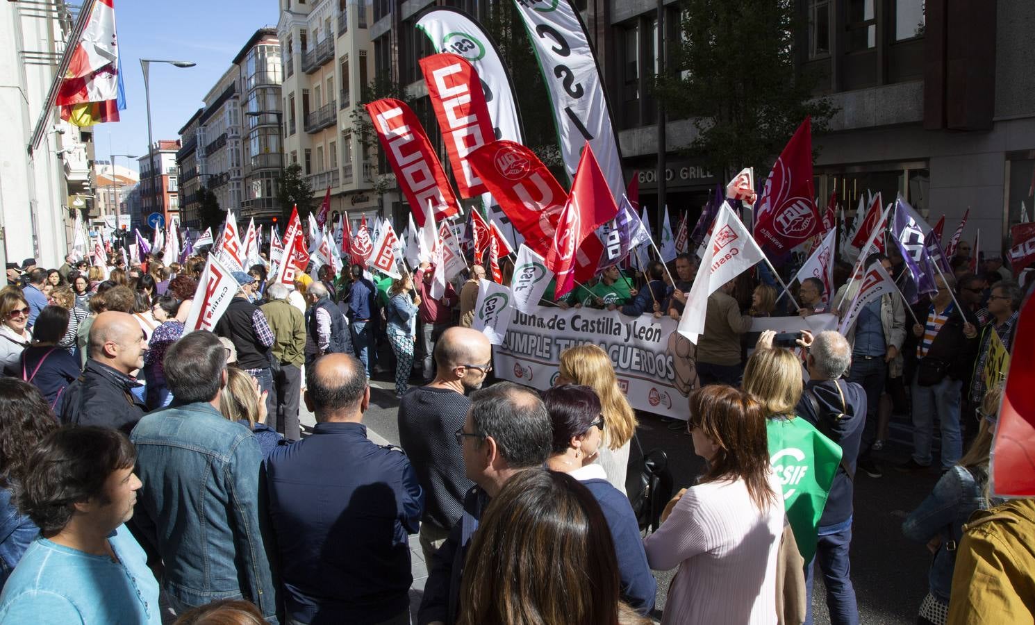 Fotos: Concentración de funcionarios en Valladolid por la jornada semanal de 35 horas