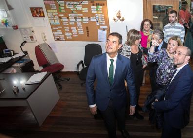 Imagen secundaria 1 - Visita del consejero de la Presidencia y de la consejera de Familia a la Fundación Candeal-Proyecto Hombre. 