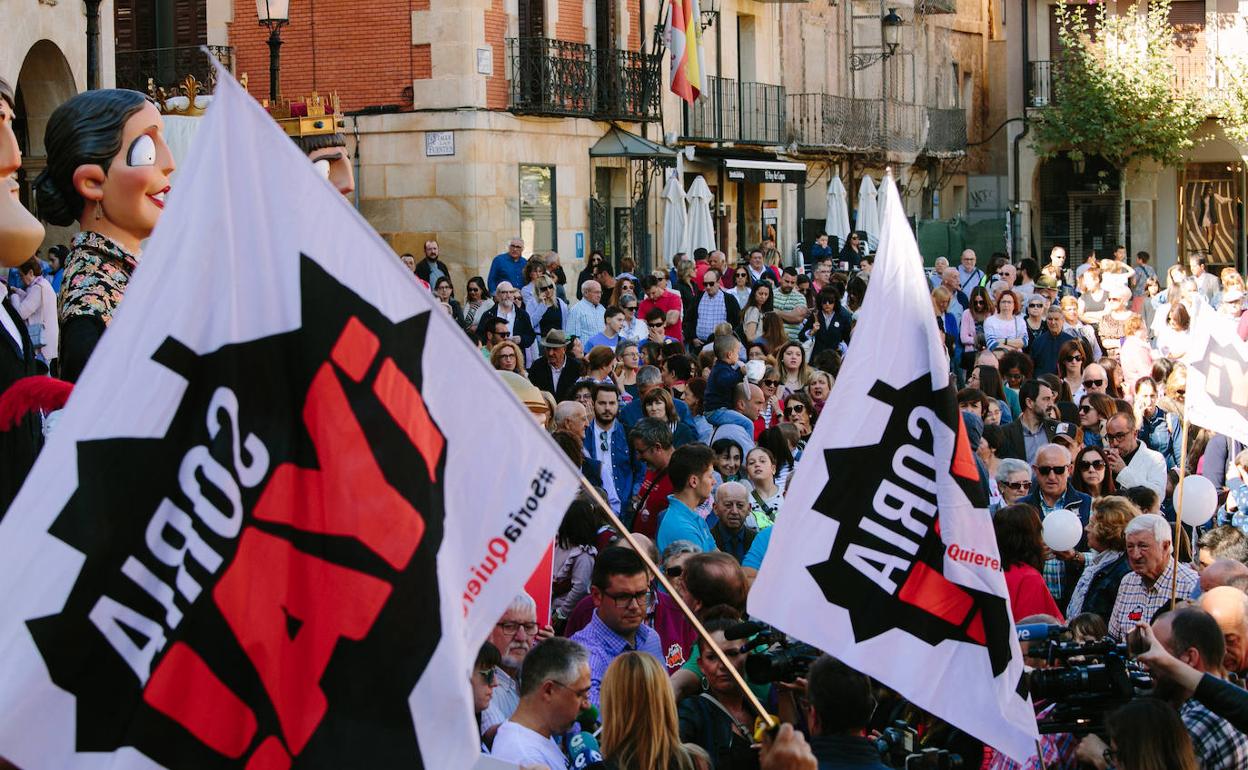 Paro de 5 minutos convocado por la Coordinadora de la España Vaciada coincidiendo con las fiestas patronales y el desfile de gigantes y cabezudos. 