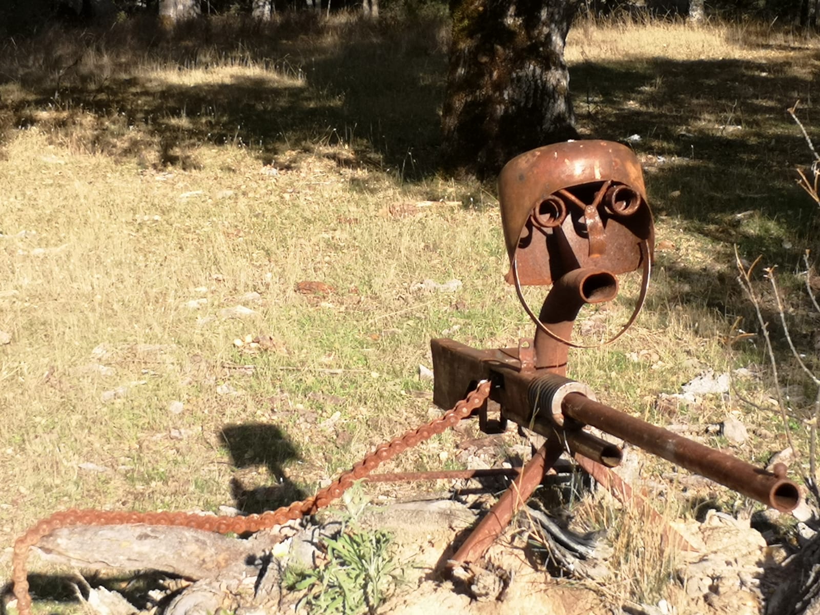 Un soldado disparando. 