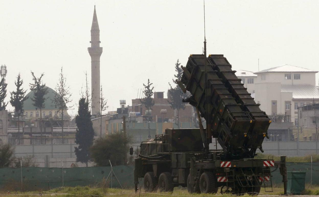 Batería de misiles-antimisiles Patriots desplegados por la OTAN en Turquía.