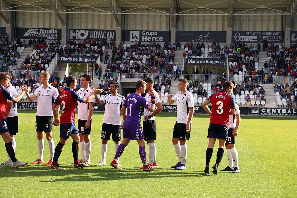 Fotos: El Burgos CF da la vuelta a un partido que se le puso muy cuesta arriba