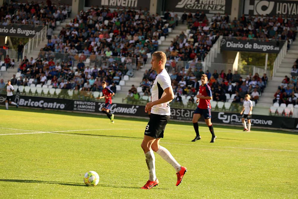 Fotos: El Burgos CF da la vuelta a un partido que se le puso muy cuesta arriba