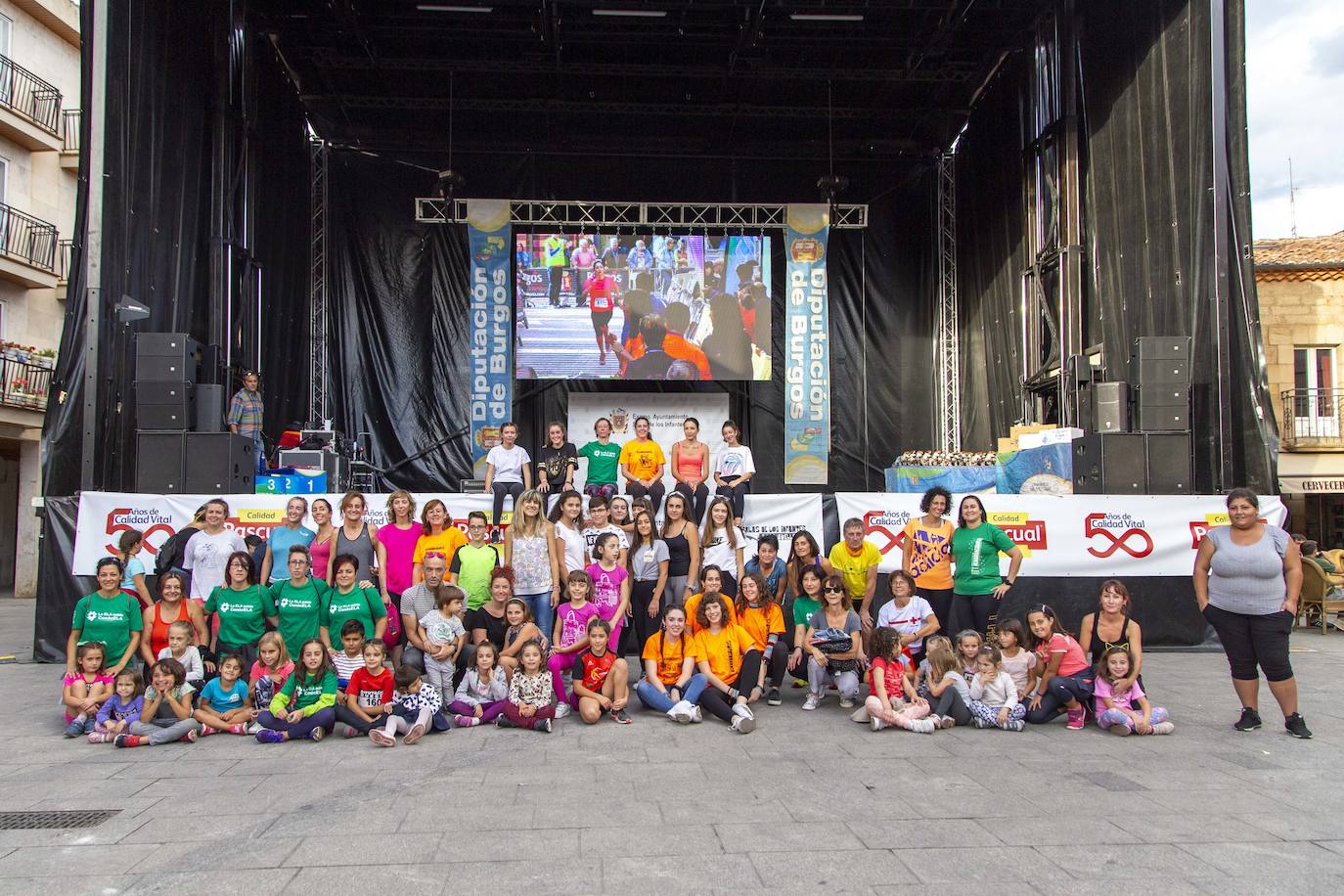 Más de 1.200 deportistas han participado hoy en la sexta edición de la Demandasaurus de Salas de los Infantes, que ha constado de tres carreras de ciclismo de montaña (BTT) de 48, 34 y 17 kilómetros, dos pruebas a pie de 22 y 10 kilómetros y una marcha a pie de 10 kilómetros. Entre los participantes, los organizadores han destacado la presencia del triple campeón del mundo de Trail, el burgalés Luis Alberto Hernando.