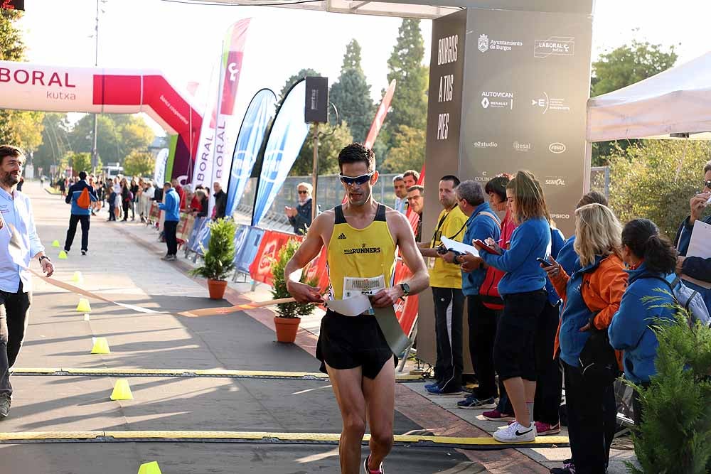 Más de 1.300 corredores se han dado cita esta mañana en la cuarta edición de la Campofrío Maratón Burgos.