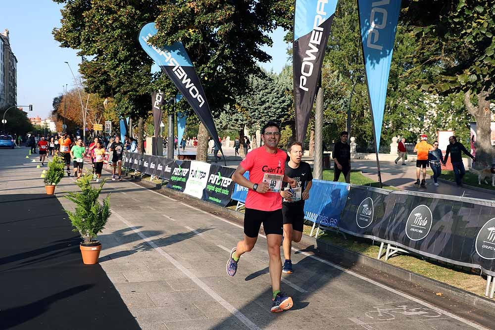 Más de 1.300 corredores se han dado cita esta mañana en la cuarta edición de la Campofrío Maratón Burgos.