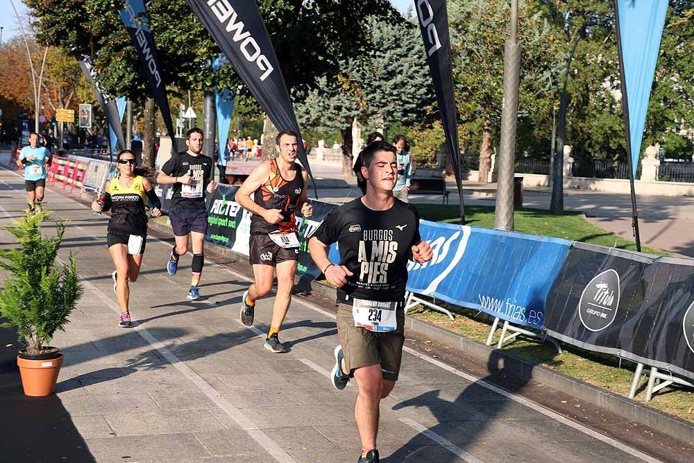 Más de 1.300 corredores se han dado cita esta mañana en la cuarta edición de la Campofrío Maratón Burgos.