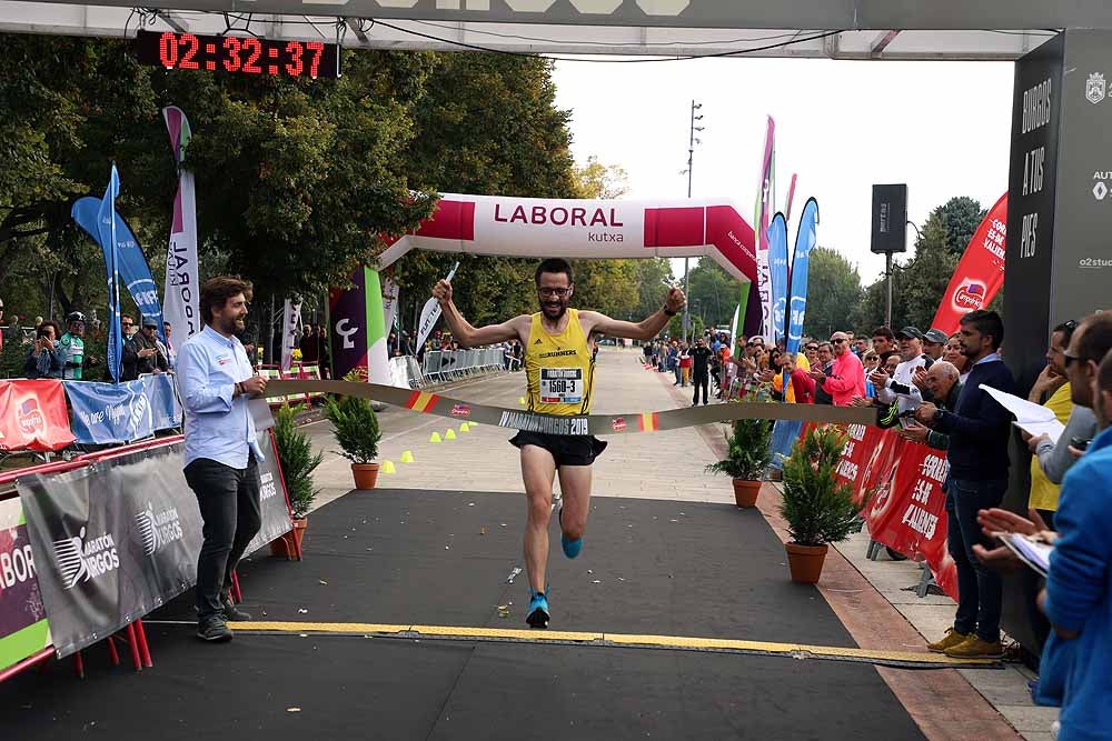 Más de 1.300 corredores se han dado cita esta mañana en la cuarta edición de la Campofrío Maratón Burgos.