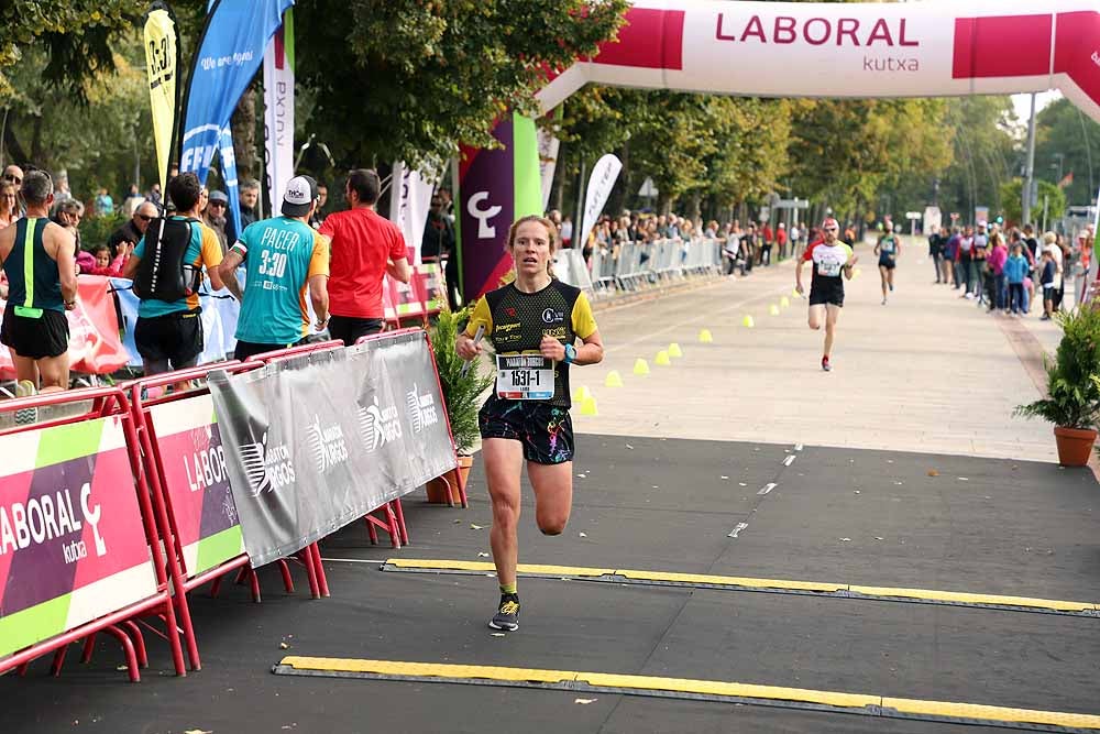 Más de 1.300 corredores se han dado cita esta mañana en la cuarta edición de la Campofrío Maratón Burgos.