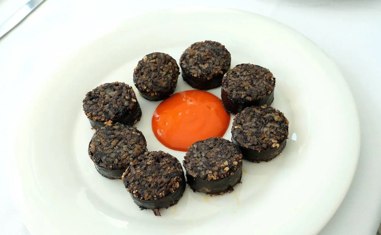 Plato de Morcilla de Burgos en el restaurante Los Claveles de Ibeas de Juarros