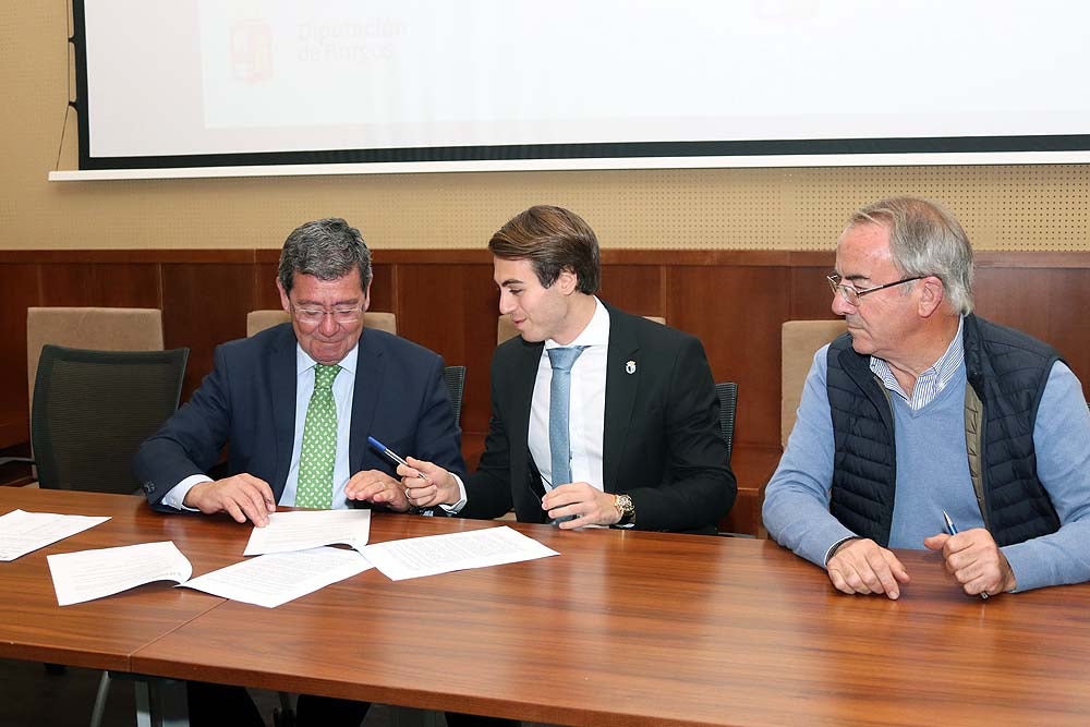 Foto de familia de clubes deportivos y Diputación de Burgos