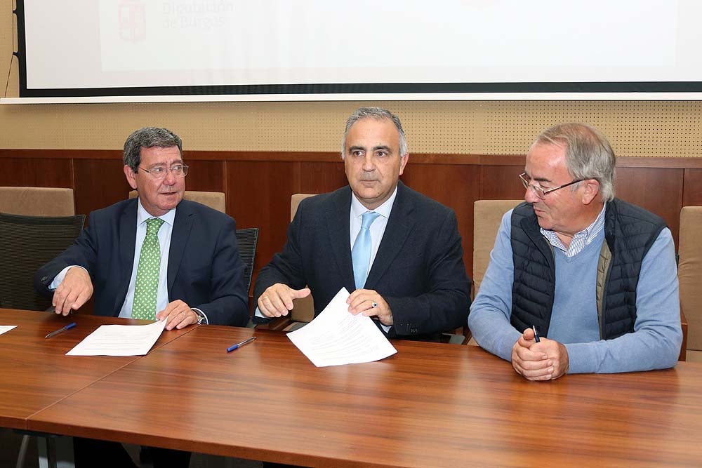 Foto de familia de clubes deportivos y Diputación de Burgos