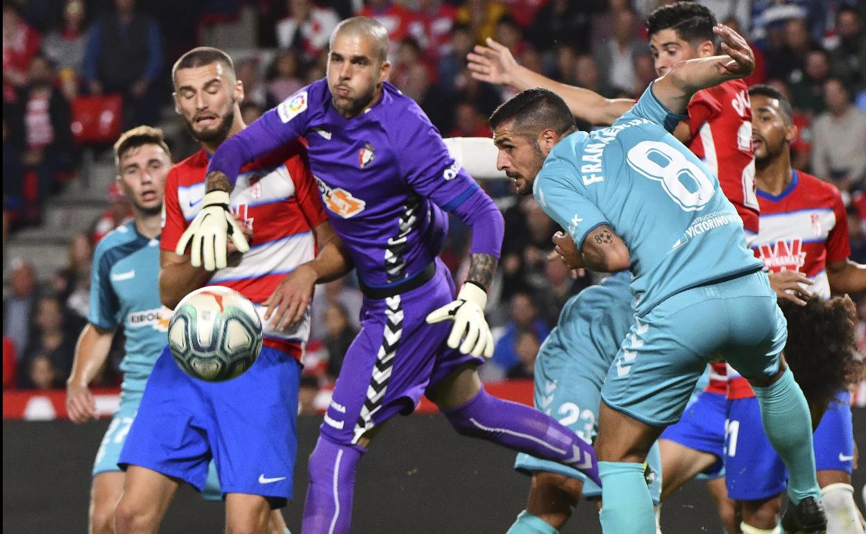 Granada tira de eficacia y oficio ante Osasuna para seguir arriba