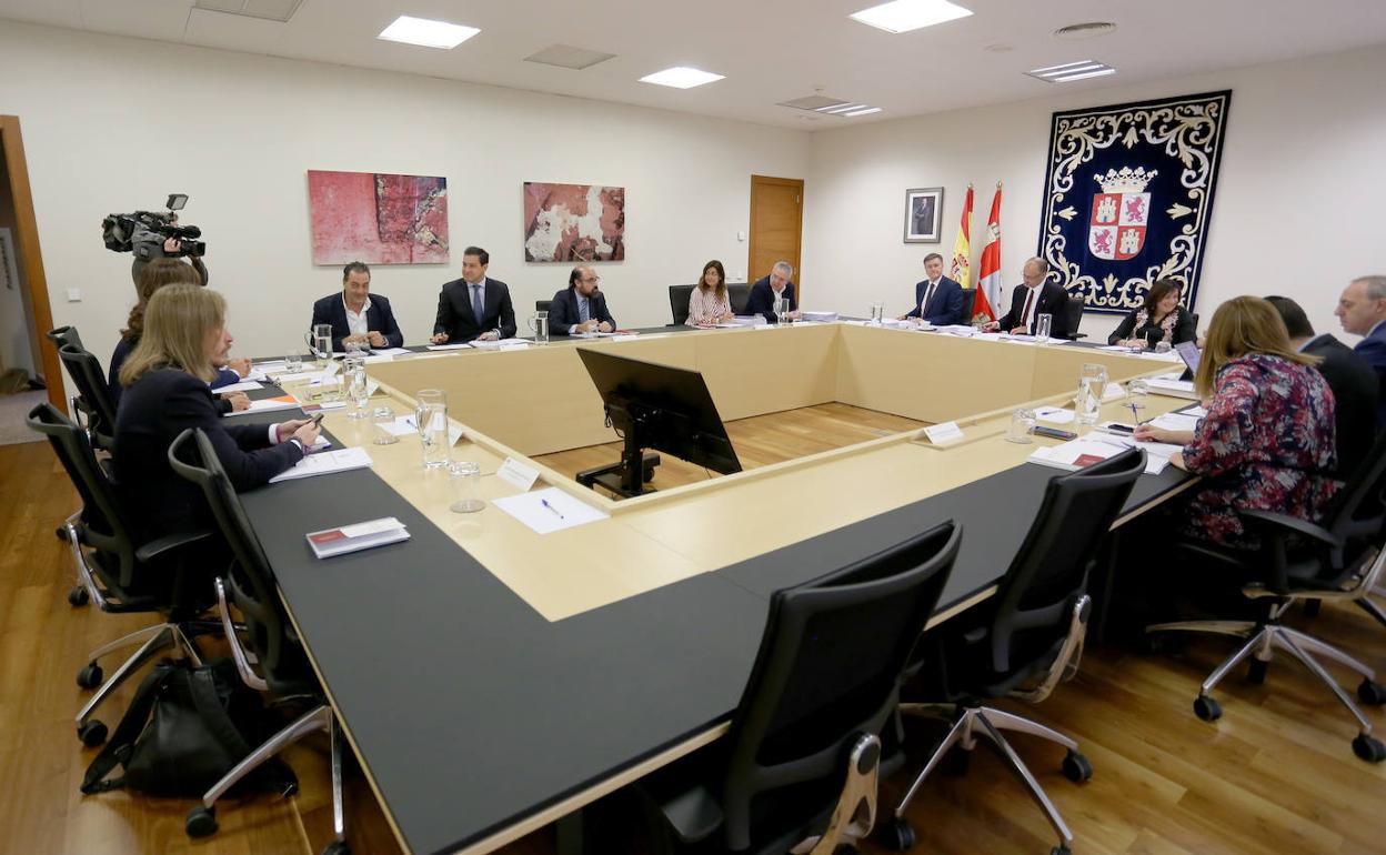 Reunión de la Junta de Portavoces de las Cortes. 