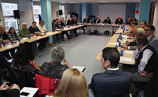 De la Rosa confía en disponer del borrador del presupuesto antes de que acabe el mes