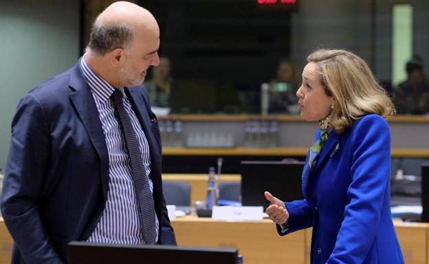 El comisario Pierre Moscovici y la ministra Nadia Calviño. 