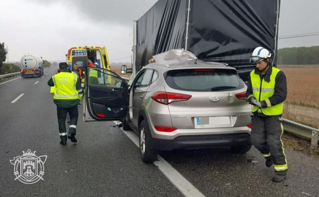 El vehículo se ha empotrado contra un camión en el kilómetro 42 de la A-62