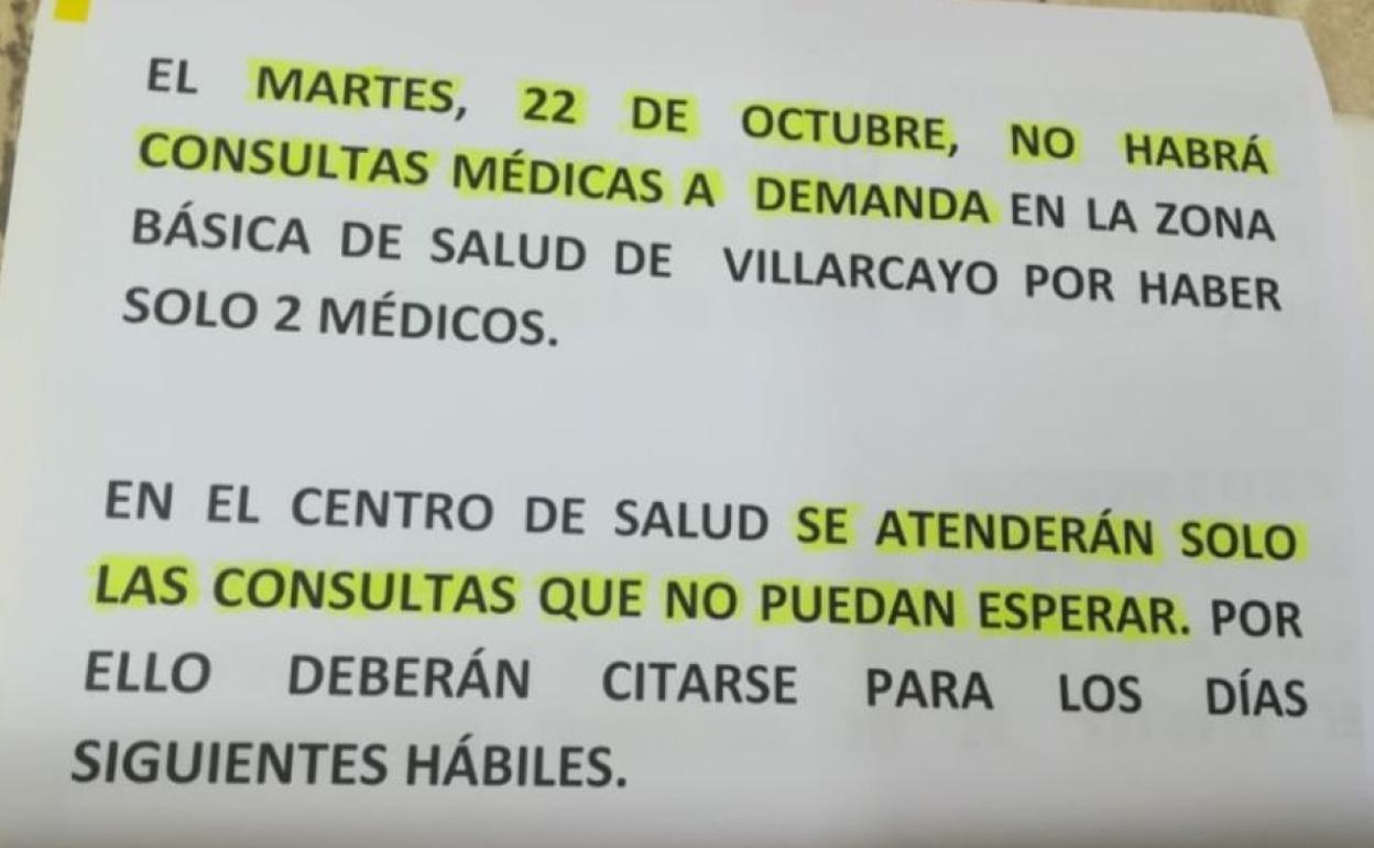 Cartel colocado en el centro de salud de Villarcayo alertando de la falta de médicos. 