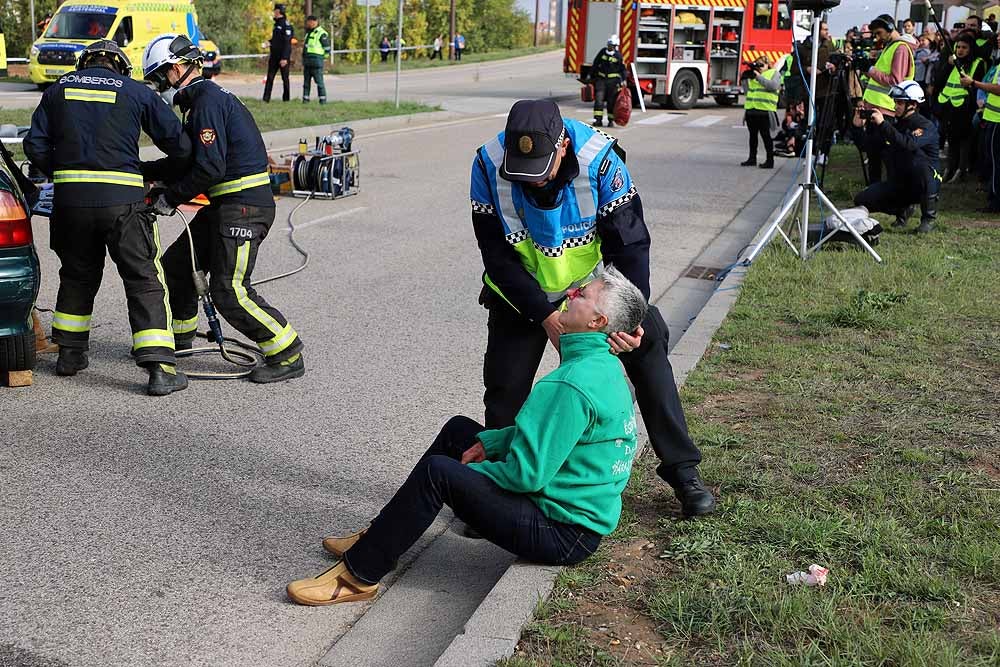 Fotos: Imágenes del simulacro de accidente de transporte escolar