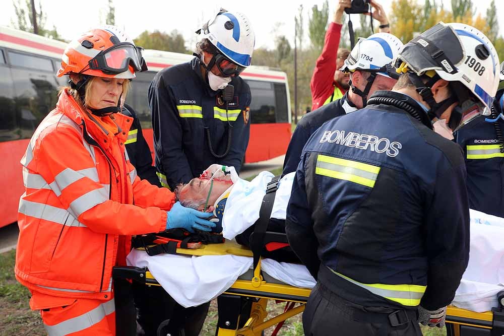 Fotos: Imágenes del simulacro de accidente de transporte escolar