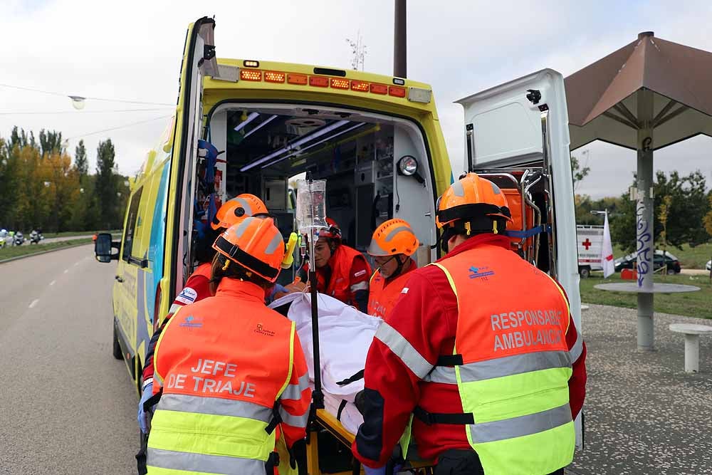 Fotos: Imágenes del simulacro de accidente de transporte escolar