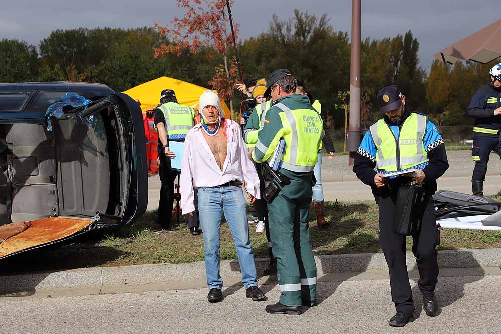 Fotos: Imágenes del simulacro de accidente de transporte escolar