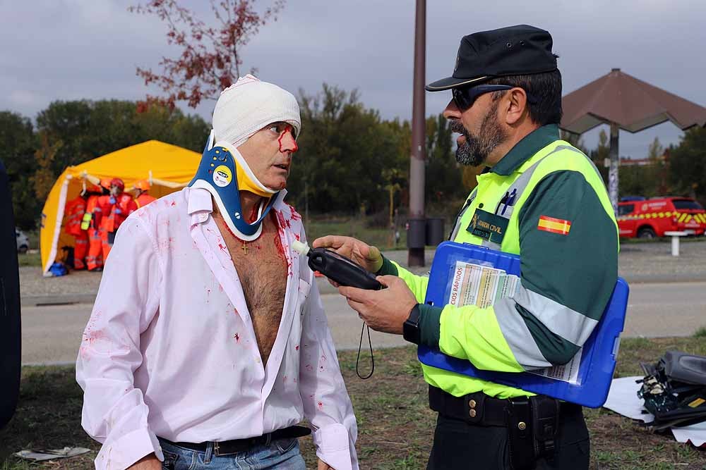 Fotos: Imágenes del simulacro de accidente de transporte escolar