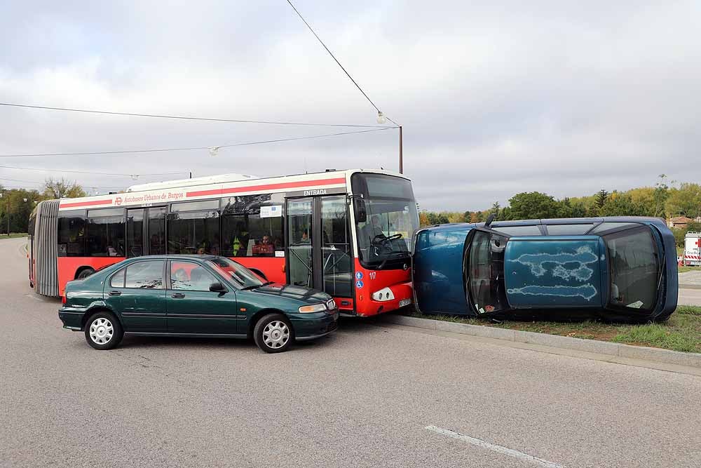 Fotos: Imágenes del simulacro de accidente de transporte escolar