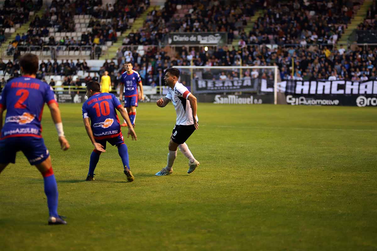 Los blanquinegros han perdido en casa contra la Sociedad Deportiva Amorebieta | Pisculichi encajó el único gol para los locales (1-2) | El Plantío recibió con emoción y homenajes a Mikel Saizar que regresaba a la que fue su portería durante dos temporadas). 