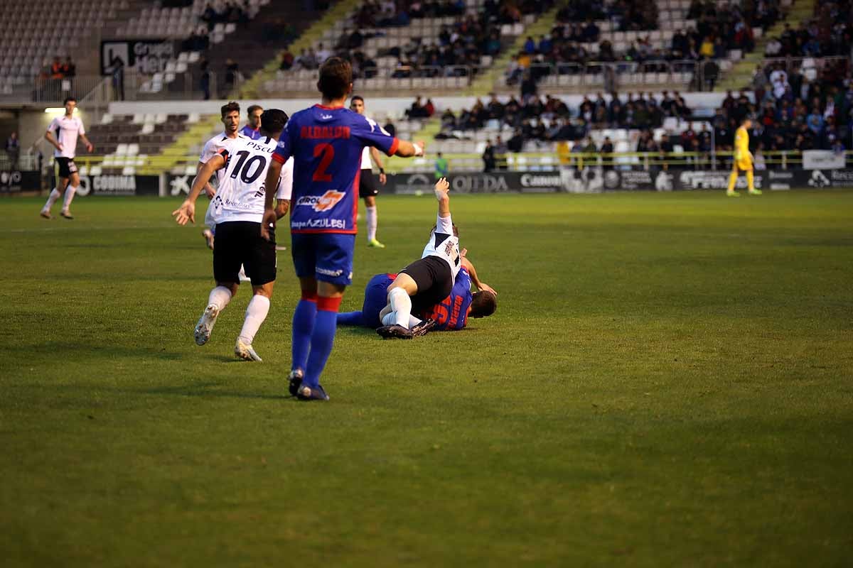 Los blanquinegros han perdido en casa contra la Sociedad Deportiva Amorebieta | Pisculichi encajó el único gol para los locales (1-2) | El Plantío recibió con emoción y homenajes a Mikel Saizar que regresaba a la que fue su portería durante dos temporadas). 