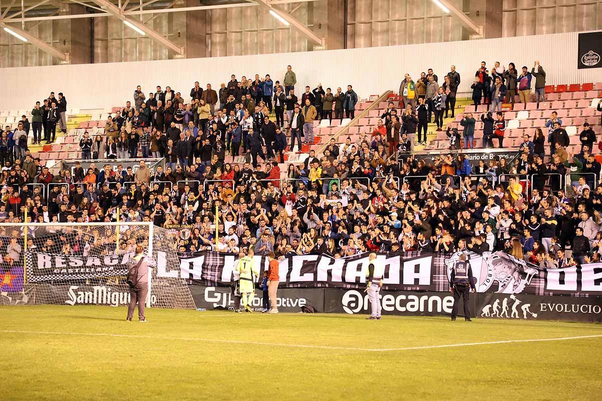 Los blanquinegros han perdido en casa contra la Sociedad Deportiva Amorebieta | Pisculichi encajó el único gol para los locales (1-2) | El Plantío recibió con emoción y homenajes a Mikel Saizar que regresaba a la que fue su portería durante dos temporadas). 