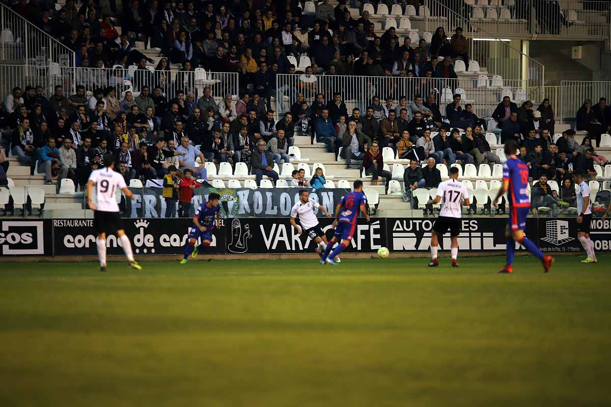 Los blanquinegros han perdido en casa contra la Sociedad Deportiva Amorebieta | Pisculichi encajó el único gol para los locales (1-2) | El Plantío recibió con emoción y homenajes a Mikel Saizar que regresaba a la que fue su portería durante dos temporadas). 