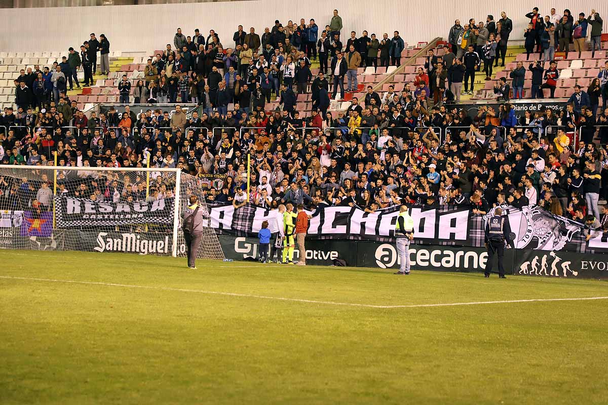 Los blanquinegros han perdido en casa contra la Sociedad Deportiva Amorebieta | Pisculichi encajó el único gol para los locales (1-2) | El Plantío recibió con emoción y homenajes a Mikel Saizar que regresaba a la que fue su portería durante dos temporadas). 