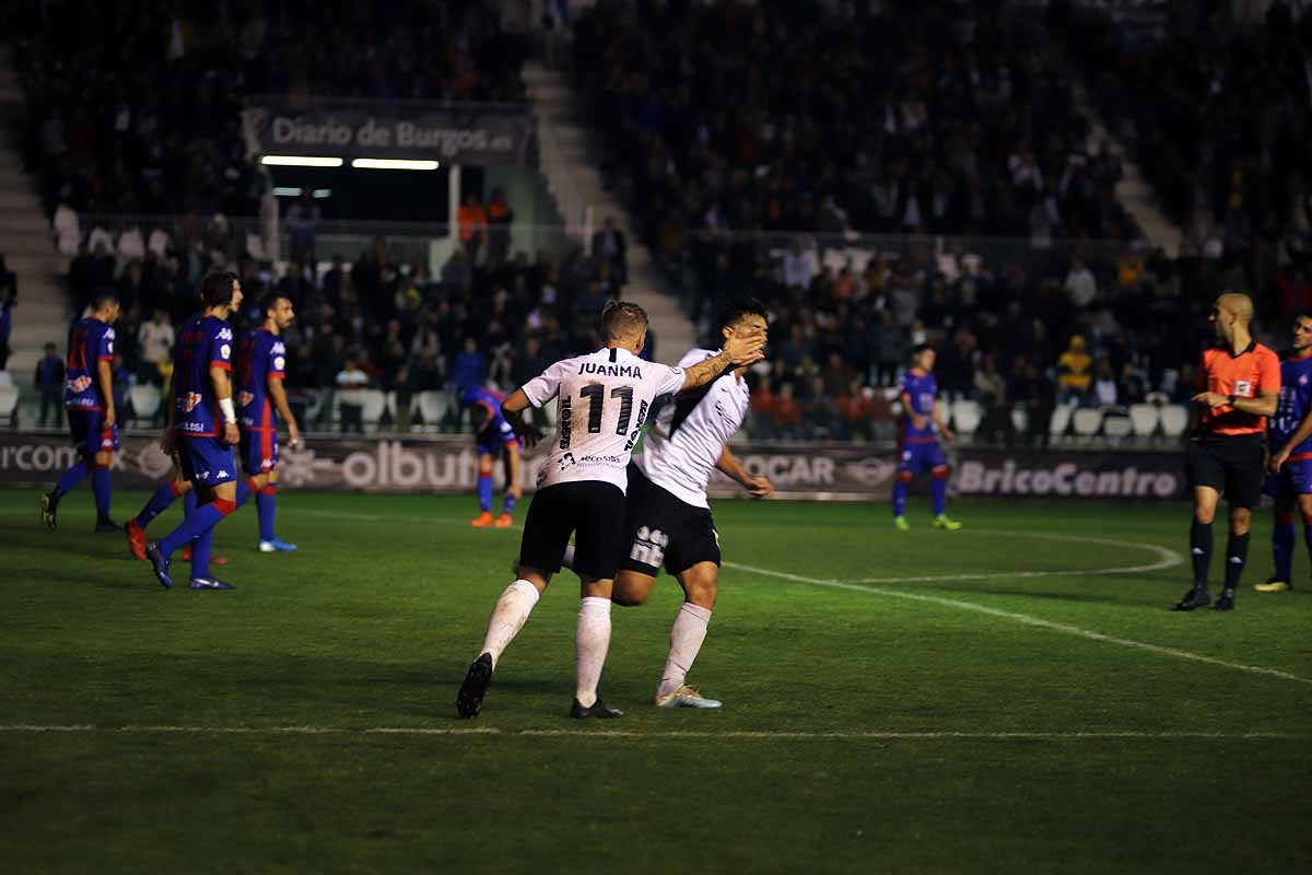 Los blanquinegros han perdido en casa contra la Sociedad Deportiva Amorebieta | Pisculichi encajó el único gol para los locales (1-2) | El Plantío recibió con emoción y homenajes a Mikel Saizar que regresaba a la que fue su portería durante dos temporadas). 