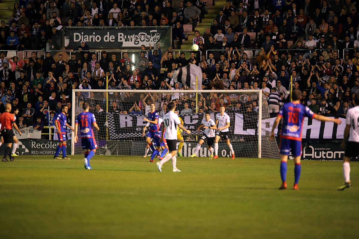 Los blanquinegros han perdido en casa contra la Sociedad Deportiva Amorebieta | Pisculichi encajó el único gol para los locales (1-2) | El Plantío recibió con emoción y homenajes a Mikel Saizar que regresaba a la que fue su portería durante dos temporadas). 