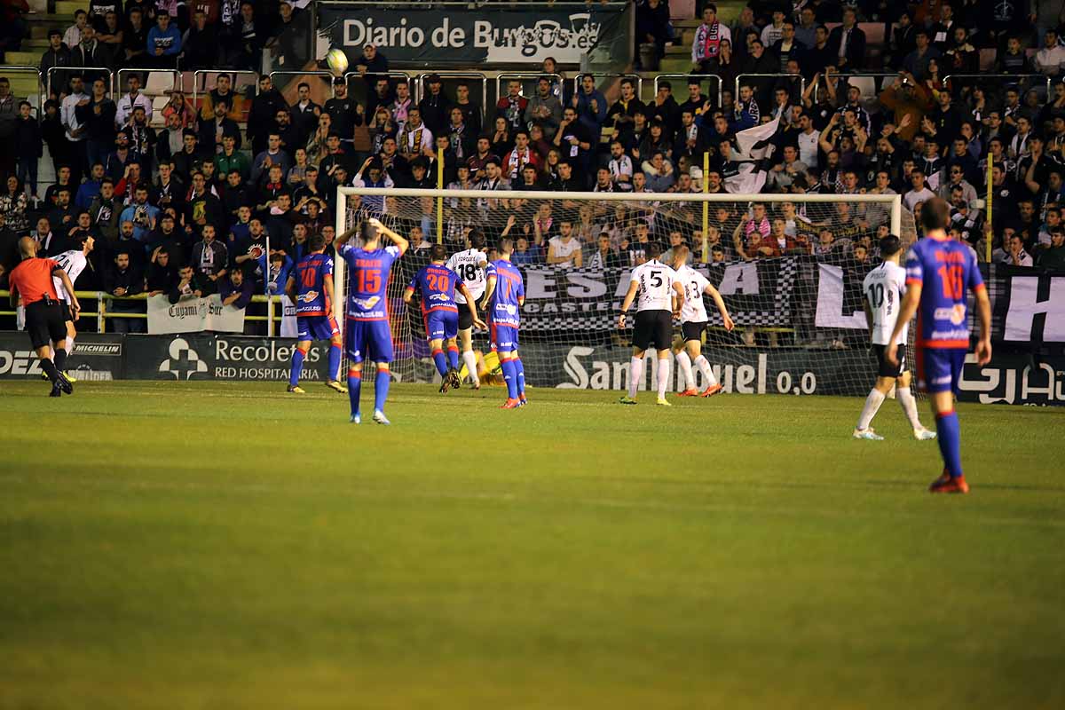 Los blanquinegros han perdido en casa contra la Sociedad Deportiva Amorebieta | Pisculichi encajó el único gol para los locales (1-2) | El Plantío recibió con emoción y homenajes a Mikel Saizar que regresaba a la que fue su portería durante dos temporadas). 