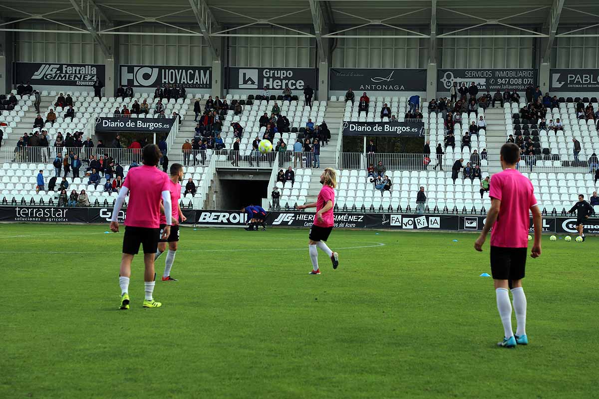 Los blanquinegros han perdido en casa contra la Sociedad Deportiva Amorebieta | Pisculichi encajó el único gol para los locales (1-2) | El Plantío recibió con emoción y homenajes a Mikel Saizar que regresaba a la que fue su portería durante dos temporadas). 