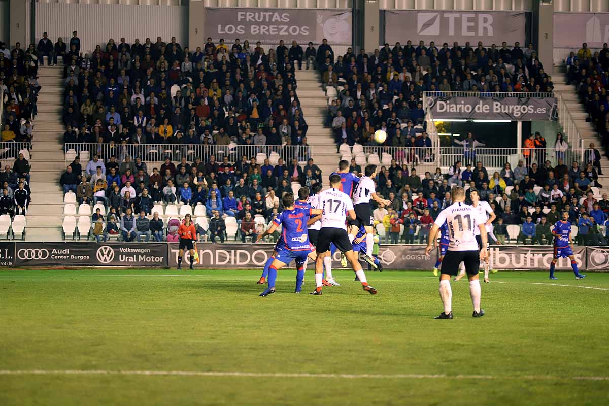 Los blanquinegros han perdido en casa contra la Sociedad Deportiva Amorebieta | Pisculichi encajó el único gol para los locales (1-2) | El Plantío recibió con emoción y homenajes a Mikel Saizar que regresaba a la que fue su portería durante dos temporadas). 