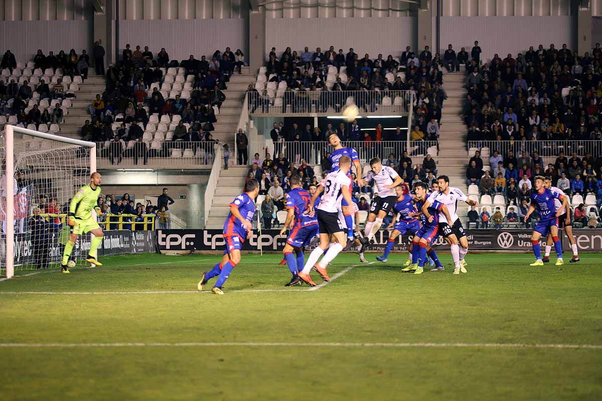 Los blanquinegros han perdido en casa contra la Sociedad Deportiva Amorebieta | Pisculichi encajó el único gol para los locales (1-2) | El Plantío recibió con emoción y homenajes a Mikel Saizar que regresaba a la que fue su portería durante dos temporadas). 