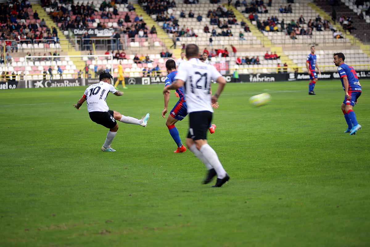 Los blanquinegros han perdido en casa contra la Sociedad Deportiva Amorebieta | Pisculichi encajó el único gol para los locales (1-2) | El Plantío recibió con emoción y homenajes a Mikel Saizar que regresaba a la que fue su portería durante dos temporadas). 