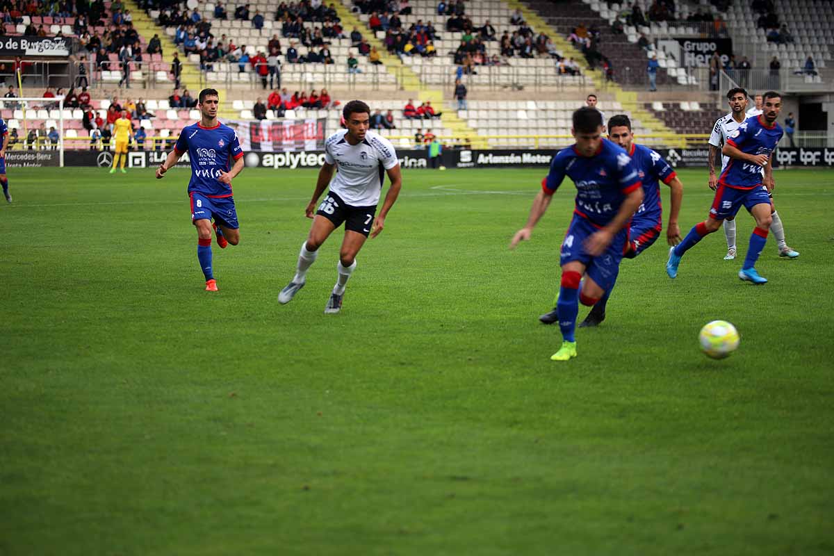 Los blanquinegros han perdido en casa contra la Sociedad Deportiva Amorebieta | Pisculichi encajó el único gol para los locales (1-2) | El Plantío recibió con emoción y homenajes a Mikel Saizar que regresaba a la que fue su portería durante dos temporadas). 