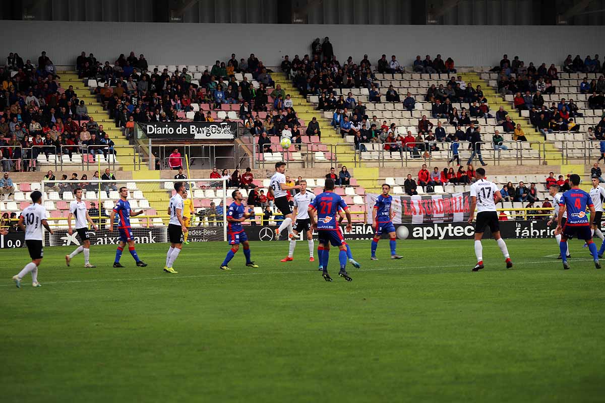 Los blanquinegros han perdido en casa contra la Sociedad Deportiva Amorebieta | Pisculichi encajó el único gol para los locales (1-2) | El Plantío recibió con emoción y homenajes a Mikel Saizar que regresaba a la que fue su portería durante dos temporadas). 