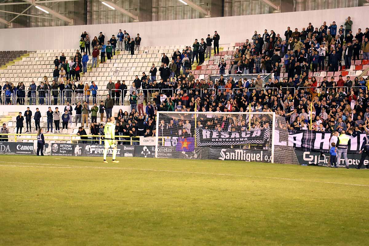 Los blanquinegros han perdido en casa contra la Sociedad Deportiva Amorebieta | Pisculichi encajó el único gol para los locales (1-2) | El Plantío recibió con emoción y homenajes a Mikel Saizar que regresaba a la que fue su portería durante dos temporadas). 