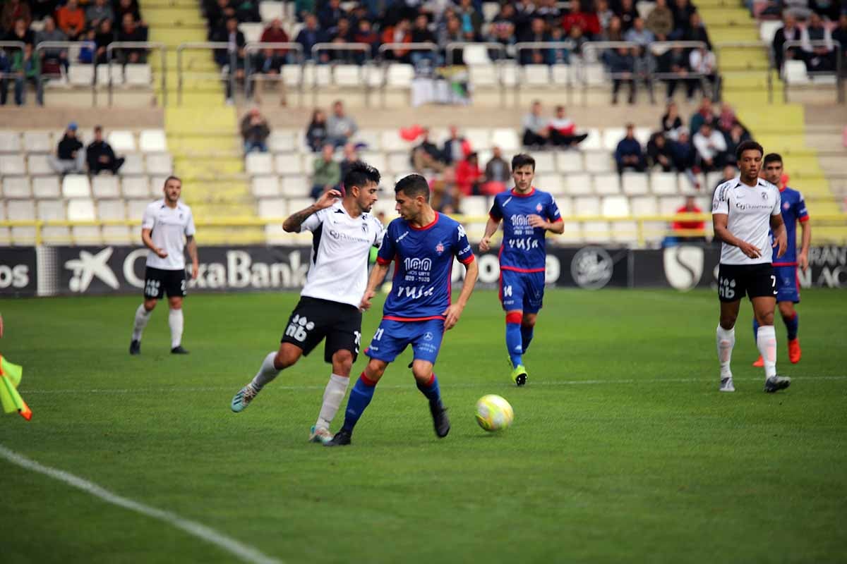 Los blanquinegros han perdido en casa contra la Sociedad Deportiva Amorebieta | Pisculichi encajó el único gol para los locales (1-2) | El Plantío recibió con emoción y homenajes a Mikel Saizar que regresaba a la que fue su portería durante dos temporadas). 